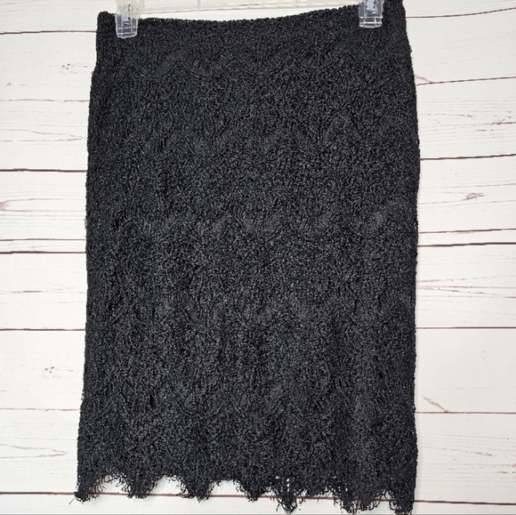 Isda & Co Scalloped Hem Black Lace Pencil Skirt - Picture 2 of 13